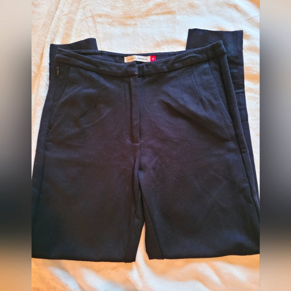 Caposhie_exclusive womans dress pants. Size sm/medium.